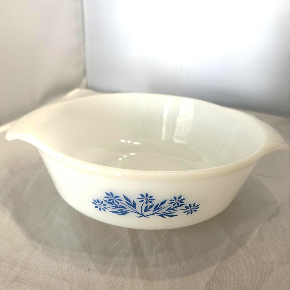 Mid Century Anchor Hocking vintage 438 1 quart milk glass serving bowl